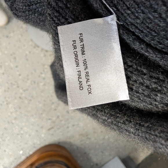 TSE Sweater Gray Wool  Natural Fox  Cuff Single Top Button  L NWT - Picture 4 of 8